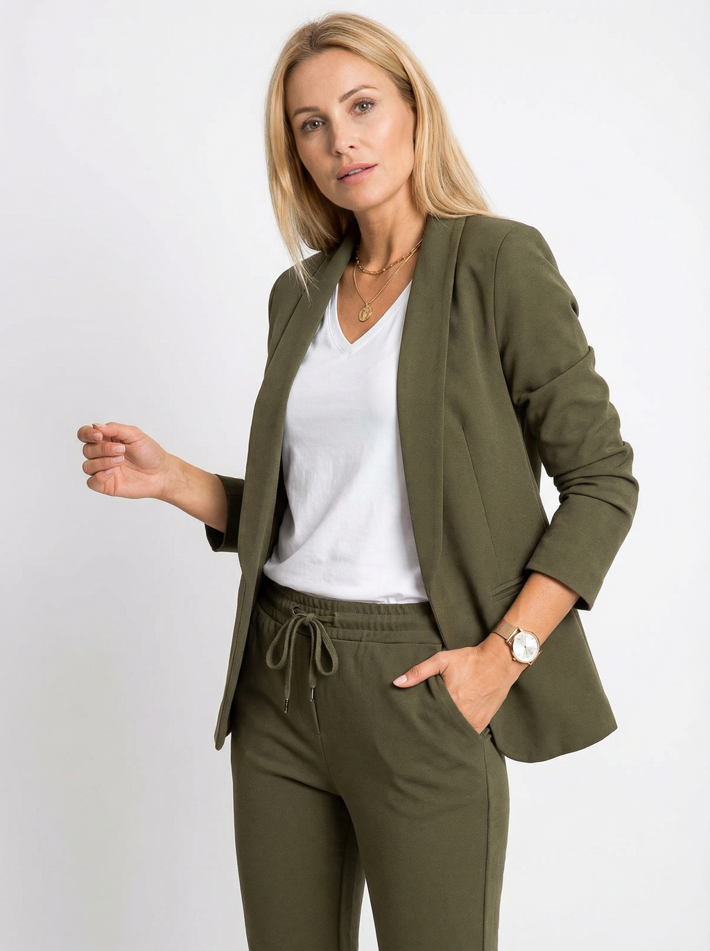 Eleganter Blazer-Hosen-Zweiteiler mit Bindegürtel