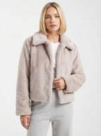 Kuscheliger Kurzmantel mit Pelzbesatz