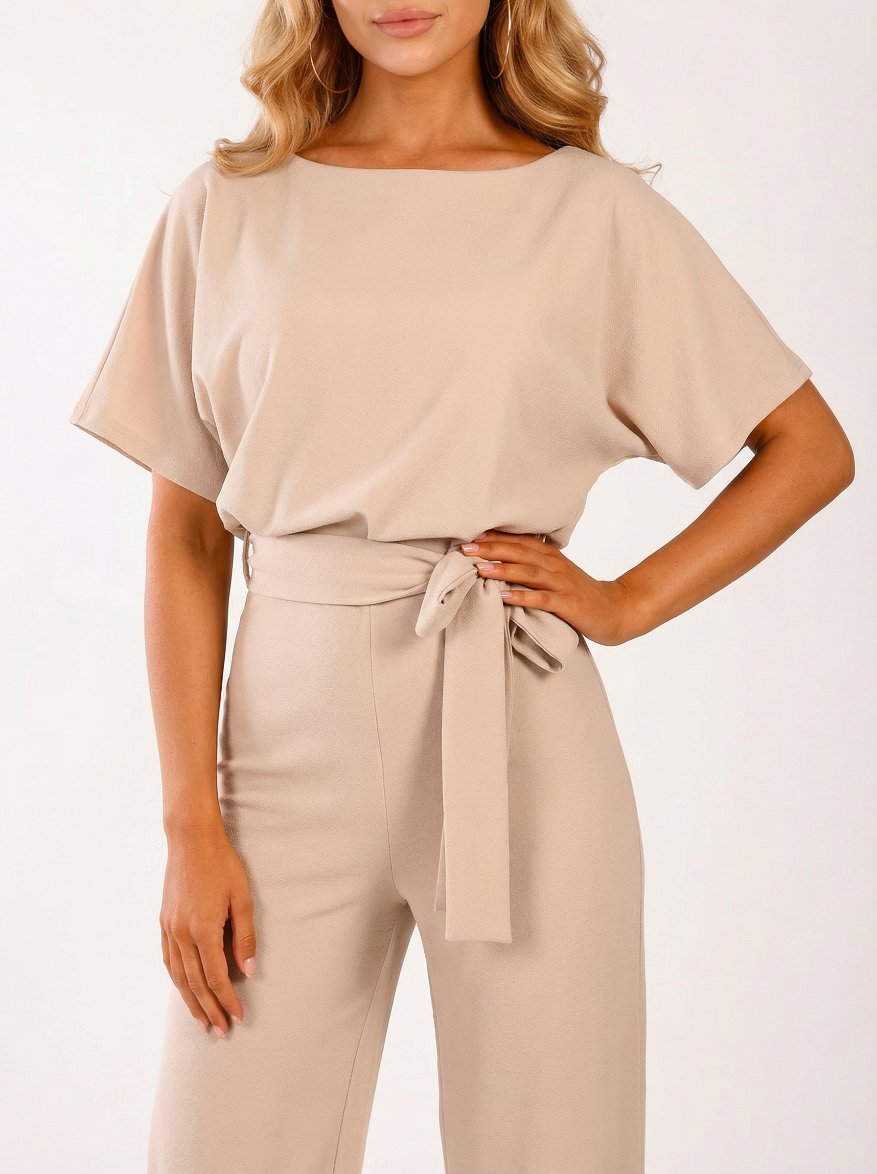 Fließender Overall mit Bindegürtel