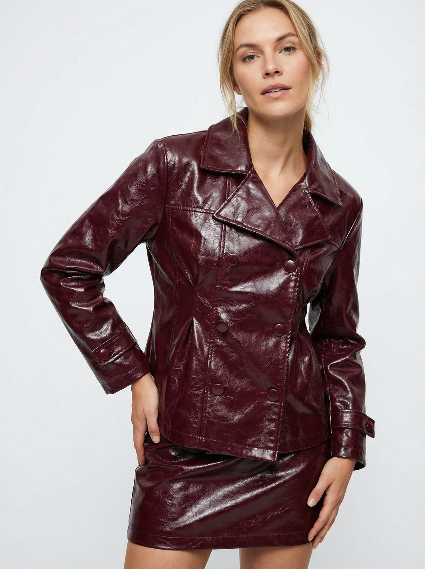 Eleganter Kunstleder-Zweiteiler mit Doppelreiher