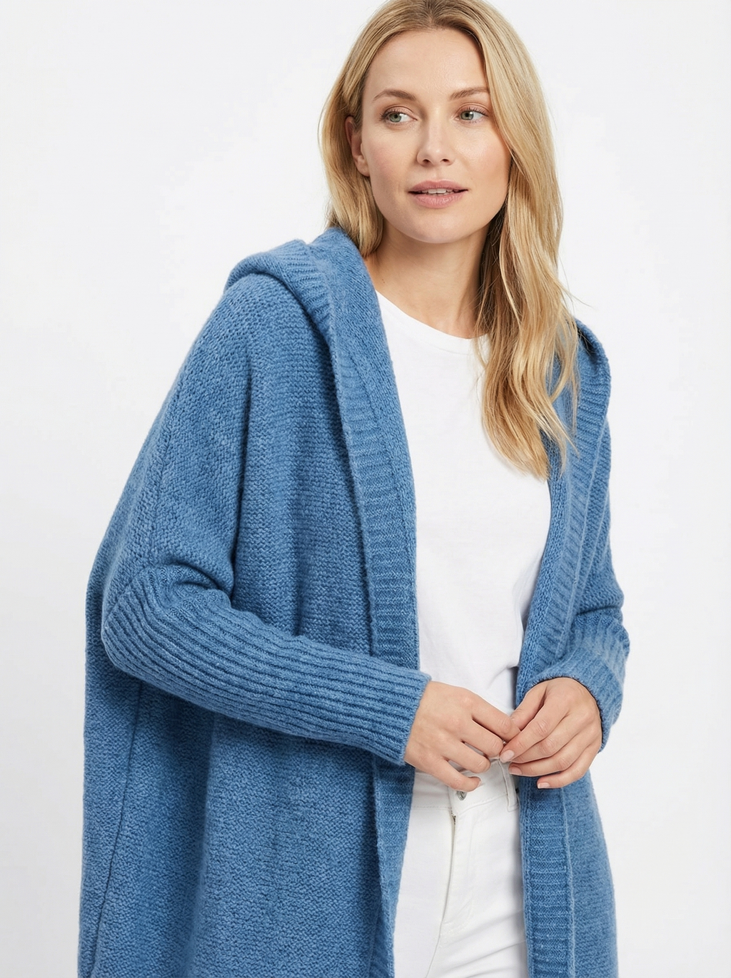 Kuscheliger Strickmantel mit Kapuze