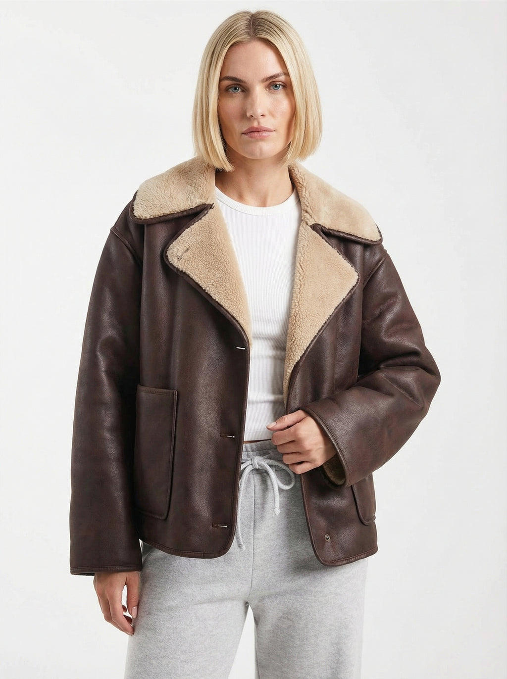 Asymmetrischer Mantel mit Reverskragen