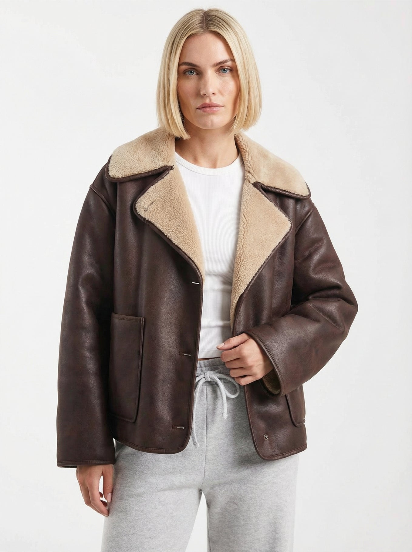 Asymmetrischer Mantel mit Reverskragen