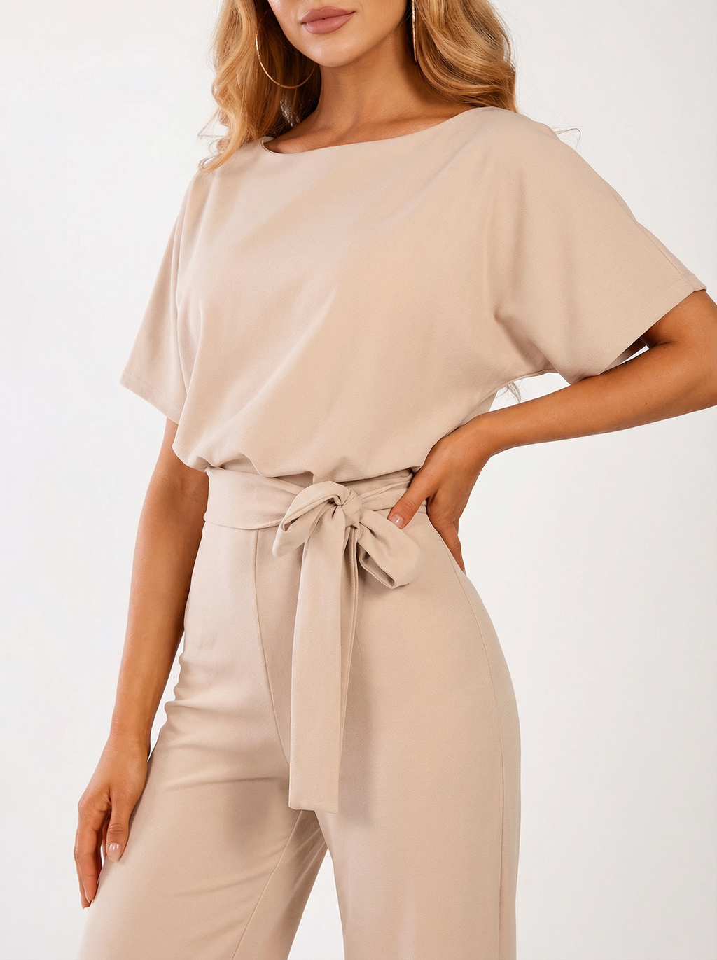 Fließender Overall mit Bindegürtel