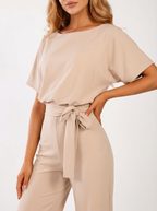 Fließender Overall mit Bindegürtel