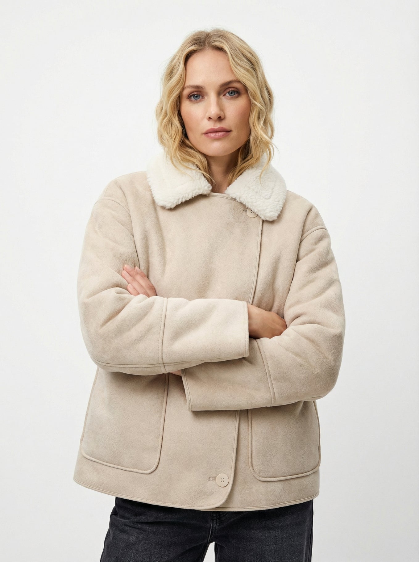 Asymmetrischer Mantel mit Reverskragen