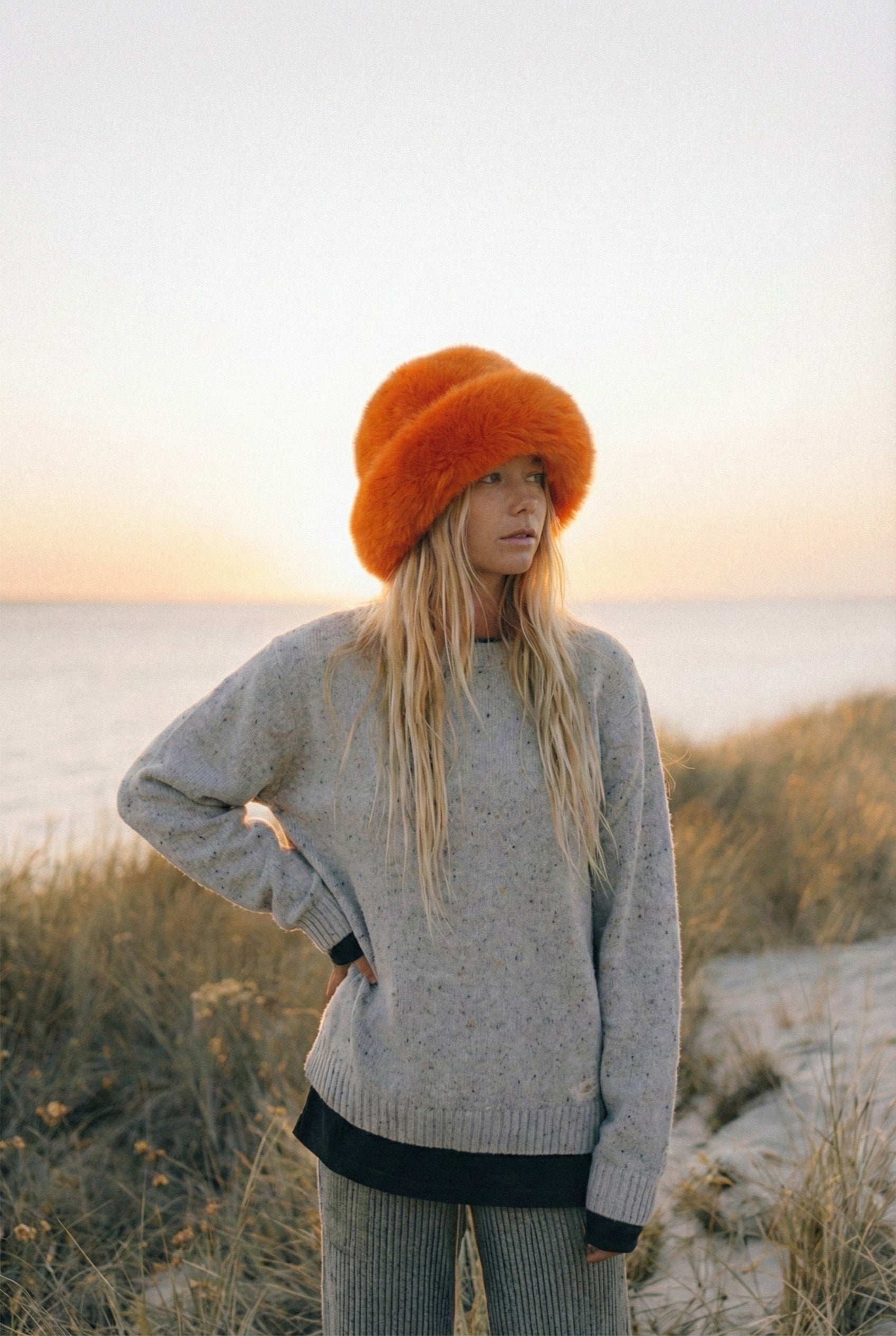 Kuschelige Plüsch-Beanie im Bomber-Stil