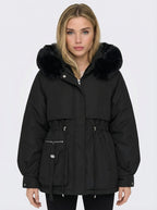 Warmer Parka mit Kapuze