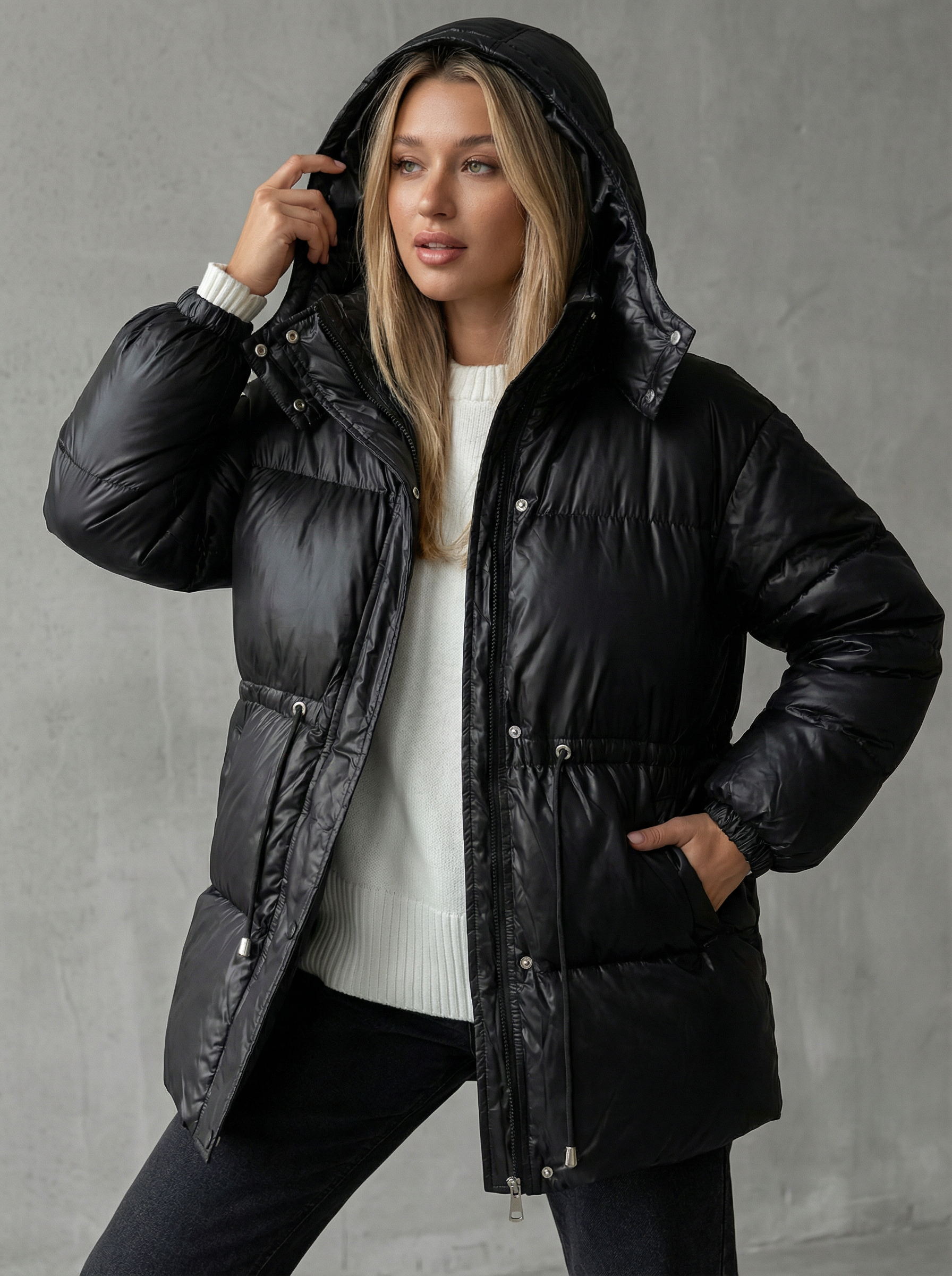 Warme gesteppte Winterjacke mit Kapuze