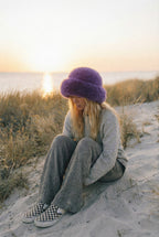 Kuschelige Plüsch-Beanie im Bomber-Stil