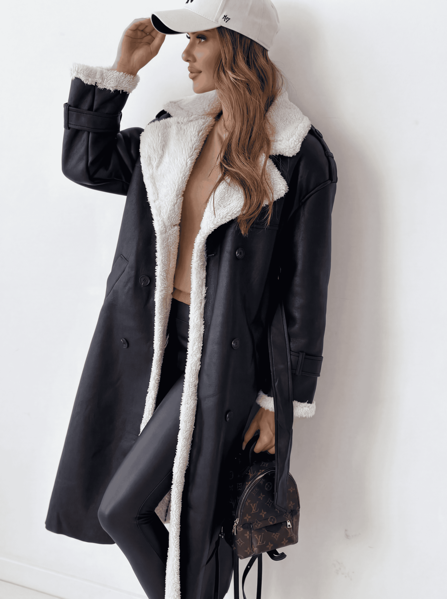 Warmer Kunstleder-Übermantel