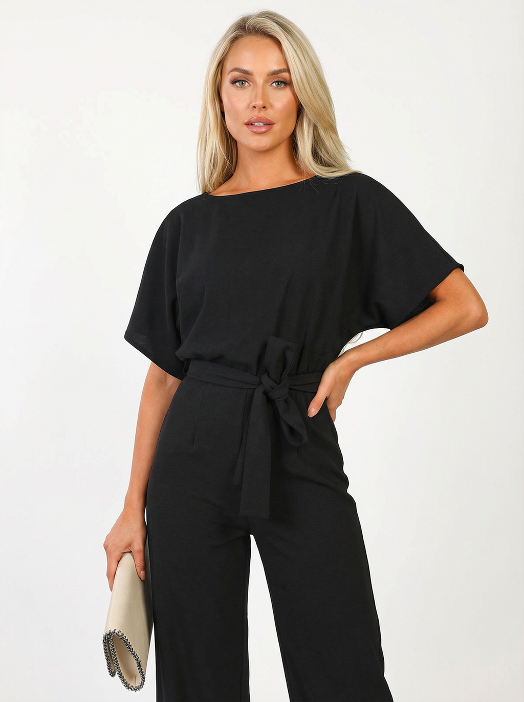 Fließender Overall mit Bindegürtel