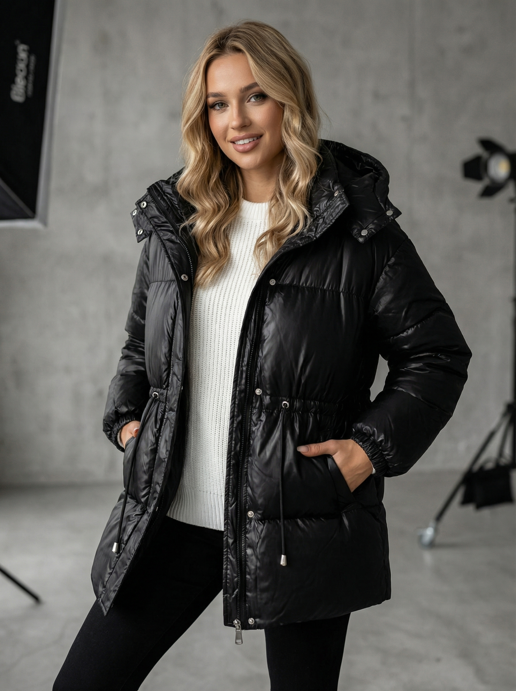 Warme gesteppte Winterjacke mit Kapuze