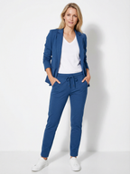 Eleganter Blazer-Hosen-Zweiteiler mit Bindegürtel