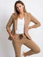 Eleganter Blazer-Hosen-Zweiteiler mit Bindegürtel