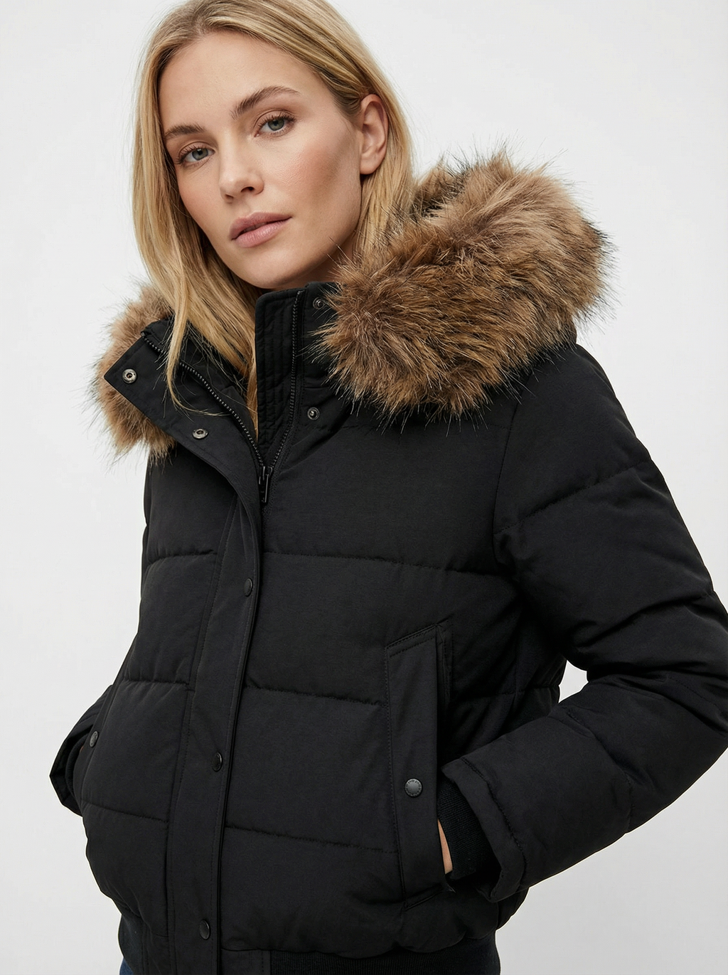 Gesteppter Wintermantel mit Kunstfellkragen