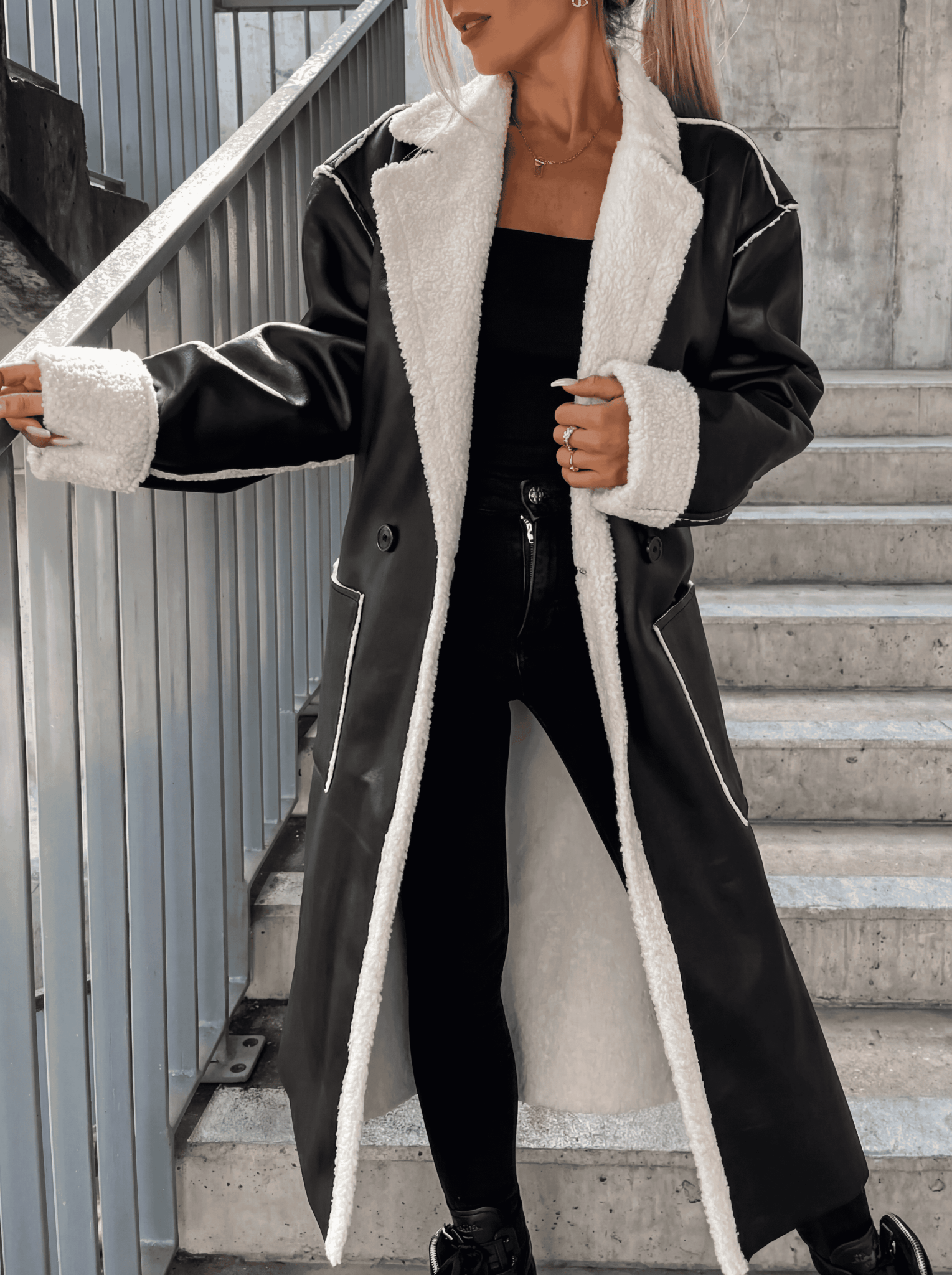 Warmer Kunstleder-Mantel mit Gürtel