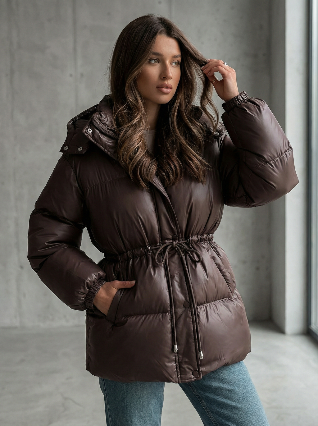 Warme gesteppte Winterjacke mit Kapuze