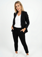 Eleganter Blazer-Hosen-Zweiteiler mit Bindegürtel