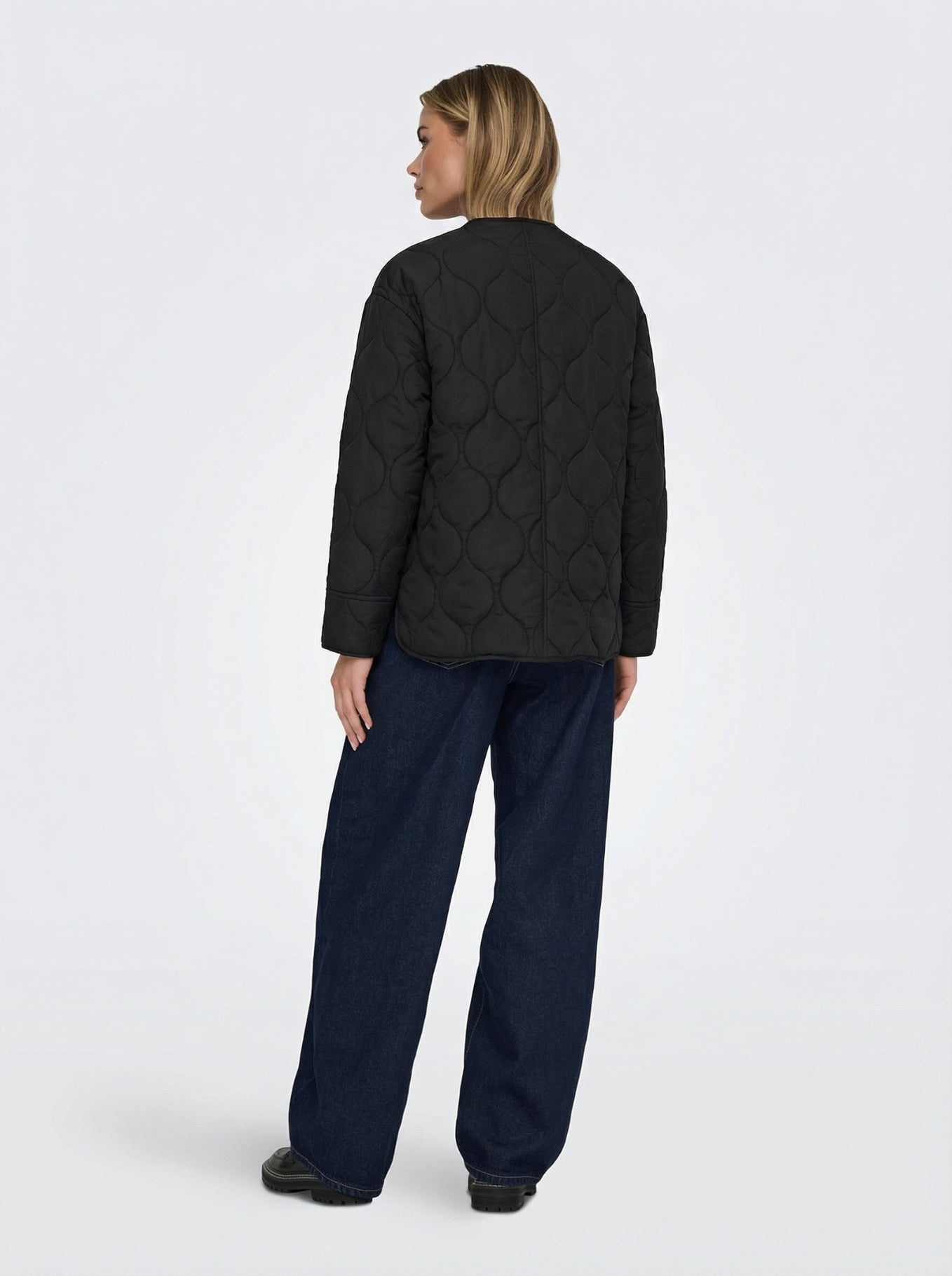 Gesteppte Jacke mit verdeckter Knopfleiste