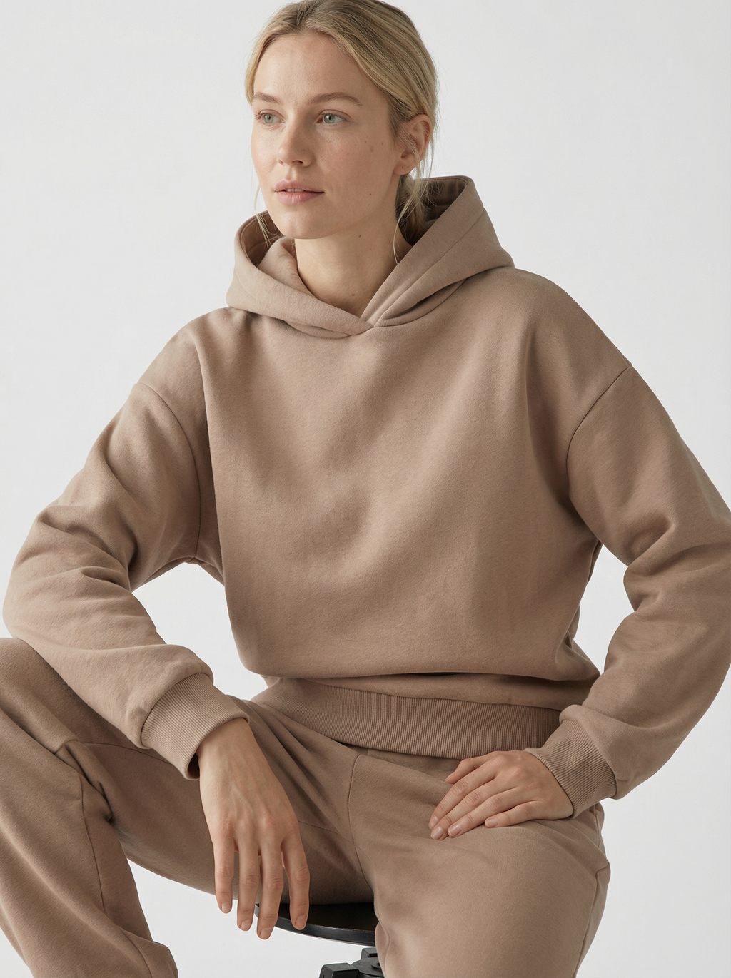 Kuscheliger, warmer Kapuzenanzug mit Taschen