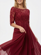 Elegantes Abendkleid mit Spitzen-Einsatz