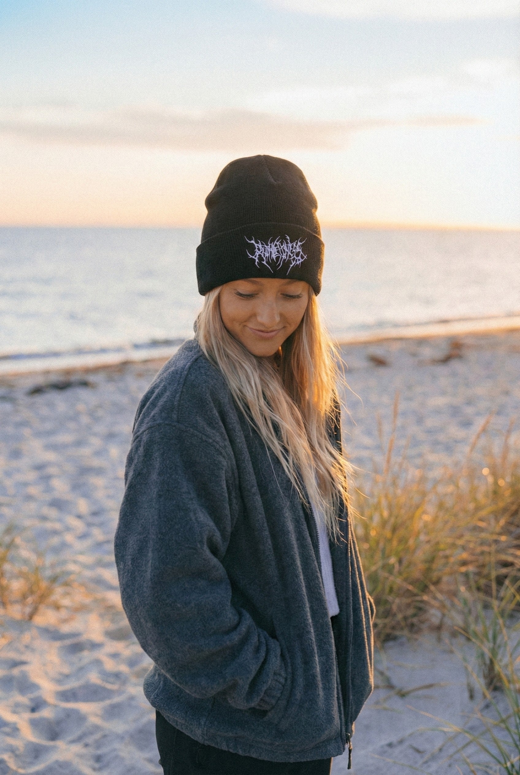 Warme Gothic Beanie aus Acryl