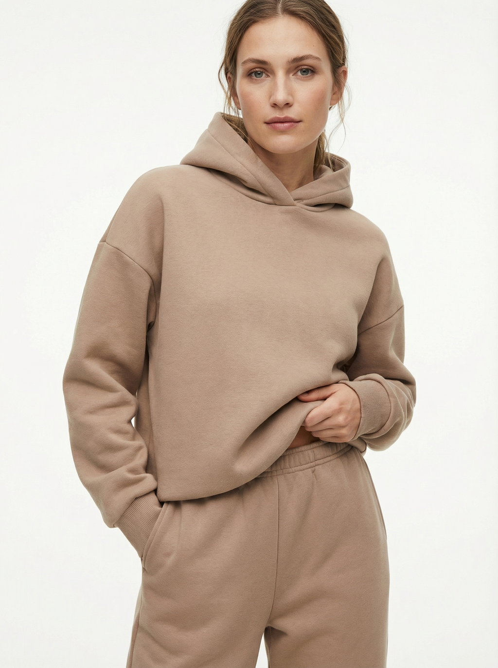 Kuscheliger, warmer Kapuzenanzug mit Taschen