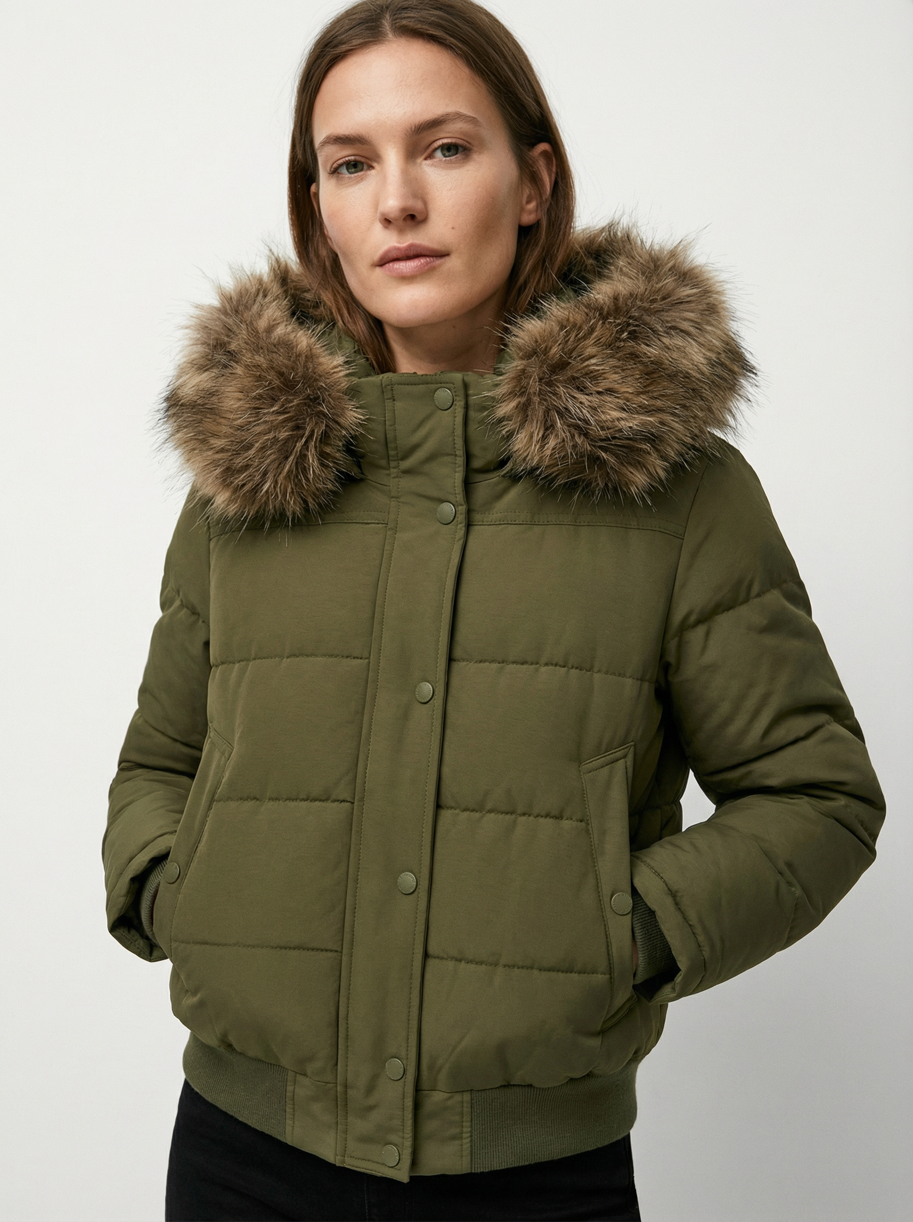 Gesteppter Wintermantel mit Kunstfellkragen