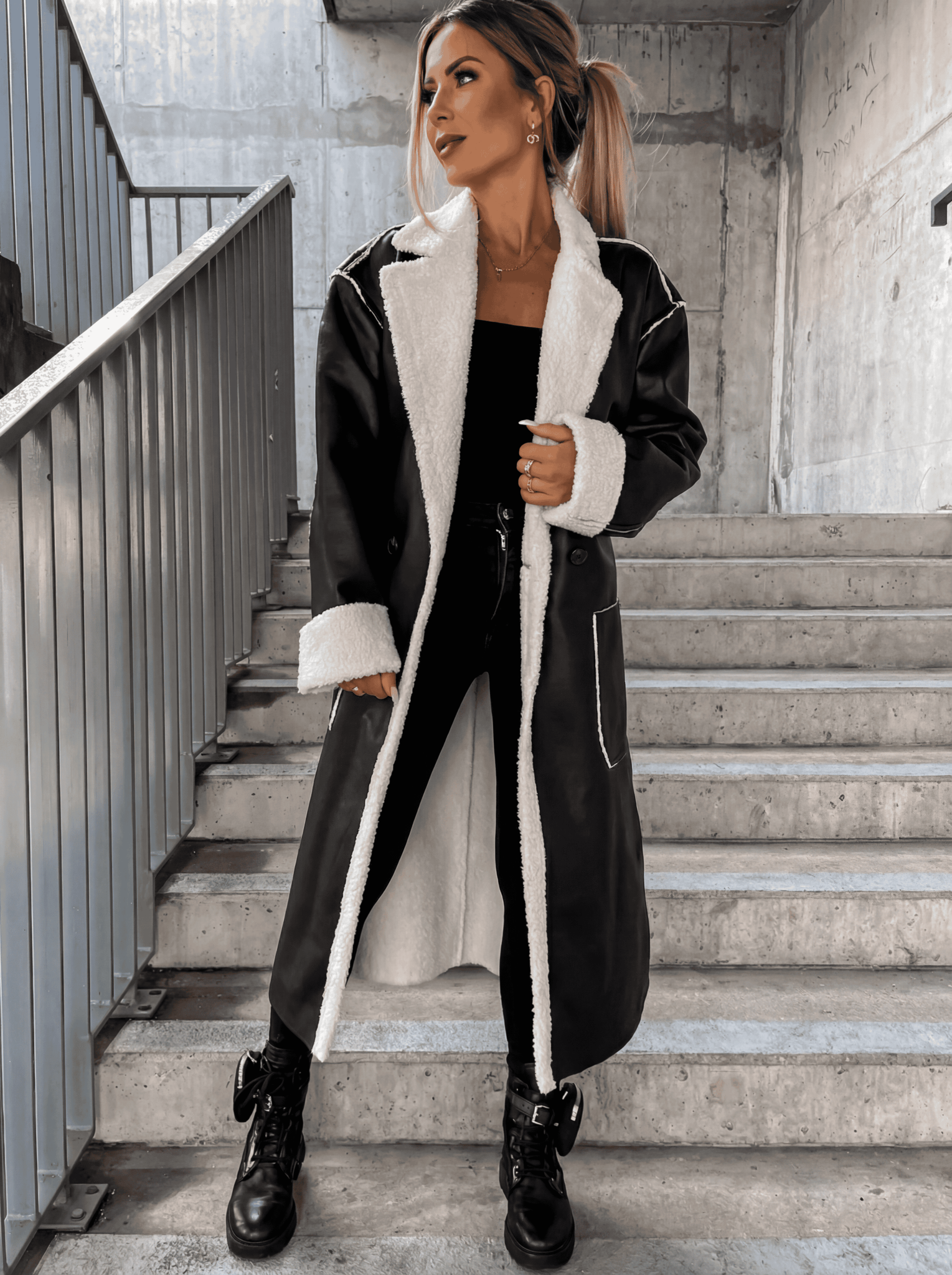 Warmer Kunstleder-Mantel mit Gürtel