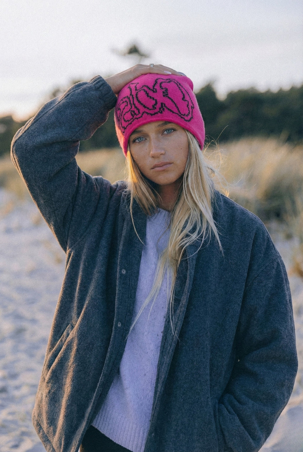 Kuschelige Baumwoll-Mütze mit Jacquard-Buchstaben