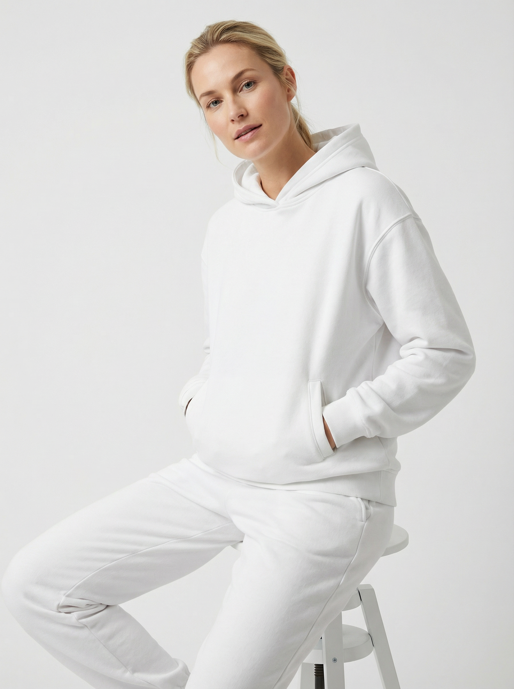 Kuscheliger, warmer Kapuzenanzug mit Taschen