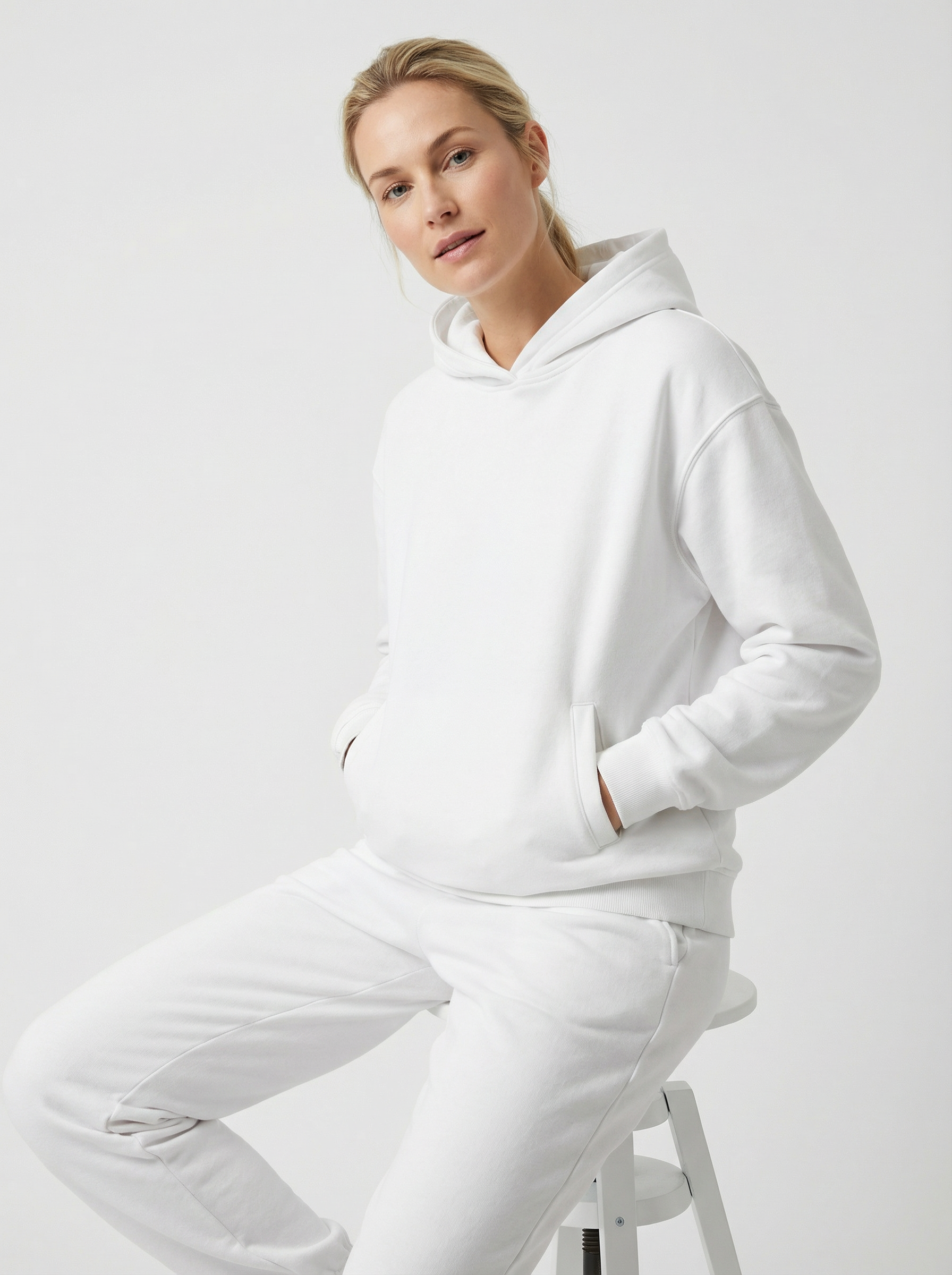 Kuscheliger, warmer Kapuzenanzug mit Taschen