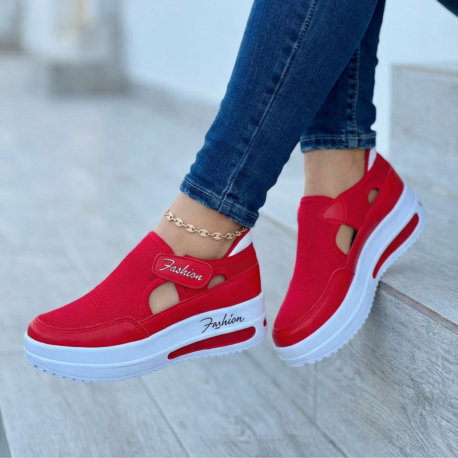 Moderner Plattform-Sneaker mit Klettverschluss