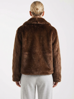 Kuscheliger Kurzmantel mit Pelzbesatz