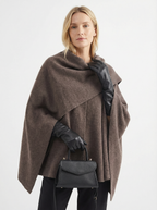 Asymmetrische Strickjacke mit Schalkragen