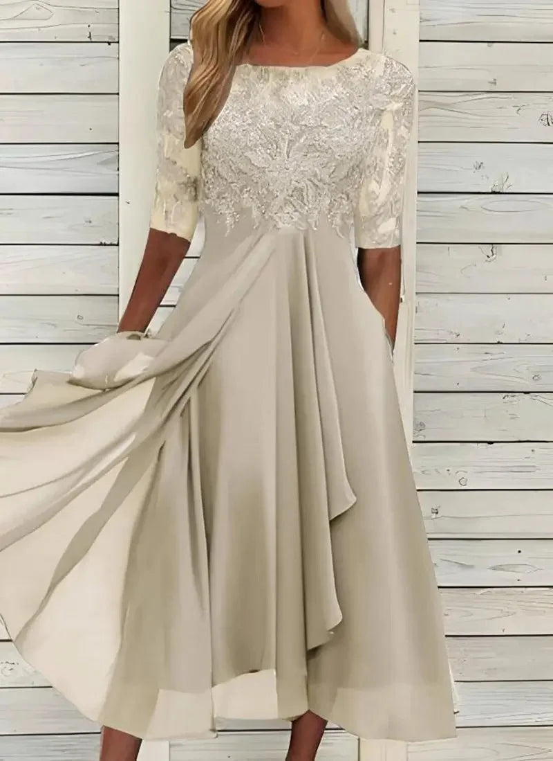 Elegantes Abendkleid mit Spitzen-Einsatz