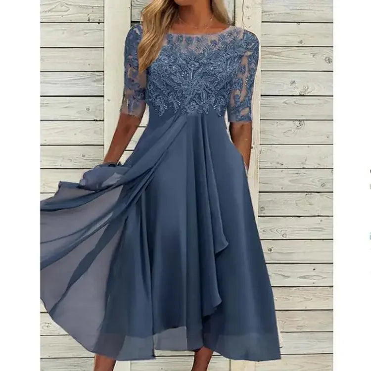 Elegantes Abendkleid mit Spitzen-Einsatz