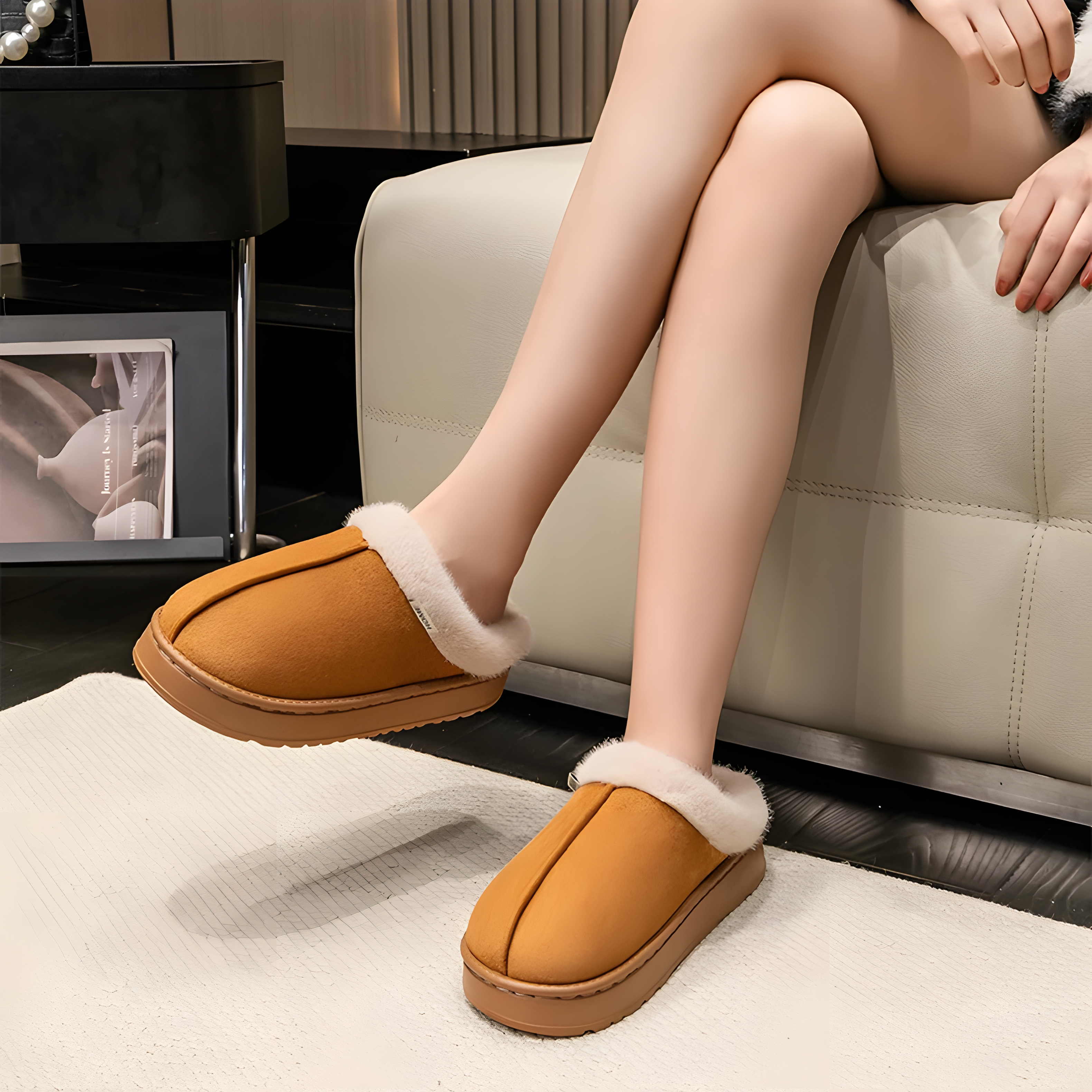 Warme Hausschuhe in Wildleder-Optik