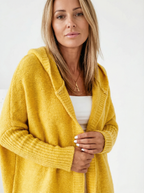 Kuscheliger Strickmantel mit Kapuze