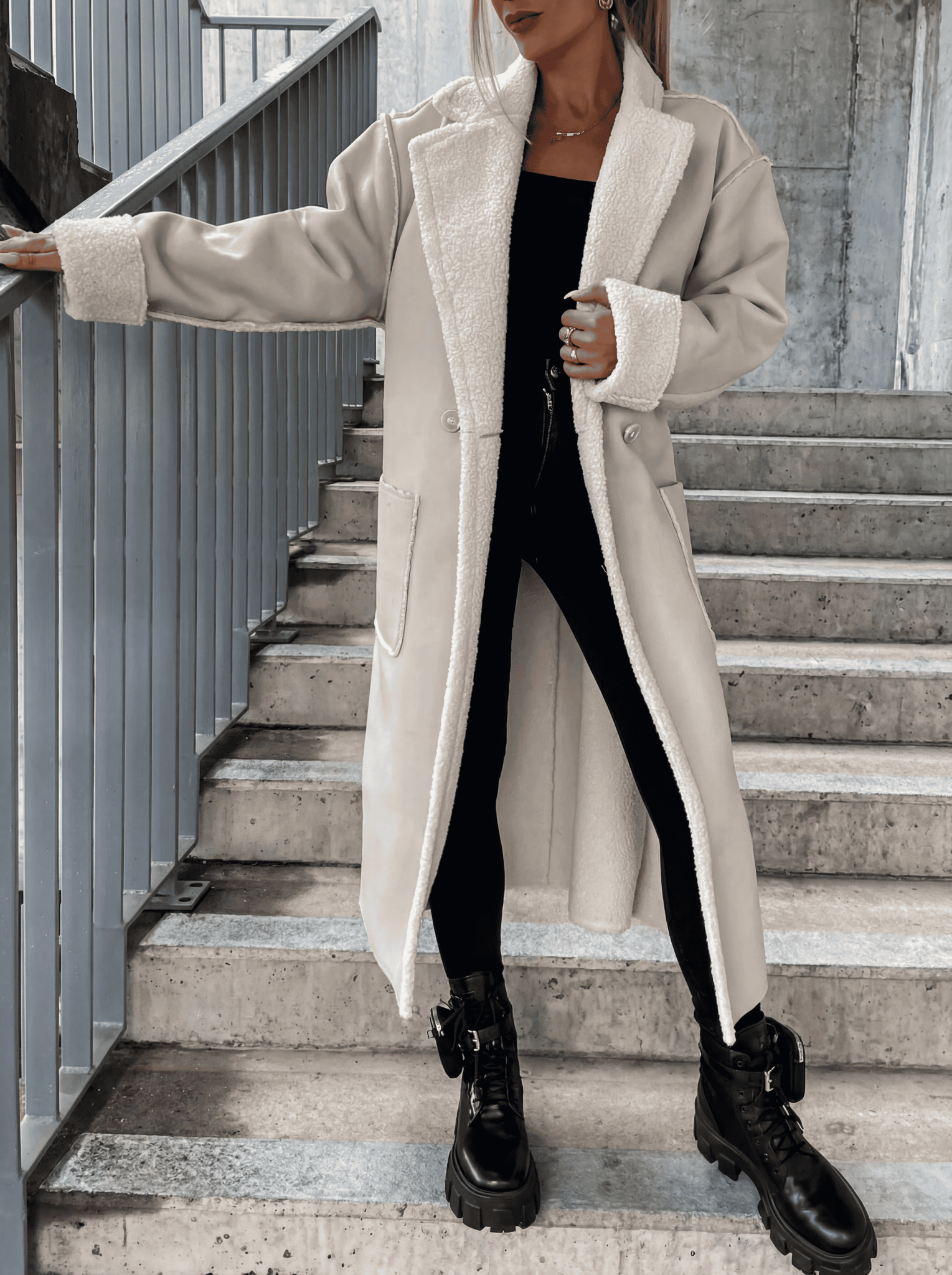 Warmer Kunstleder-Mantel mit Gürtel