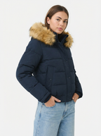 Gesteppter Wintermantel mit Kunstfellkragen