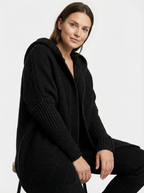 Kuscheliger Strickmantel mit Kapuze