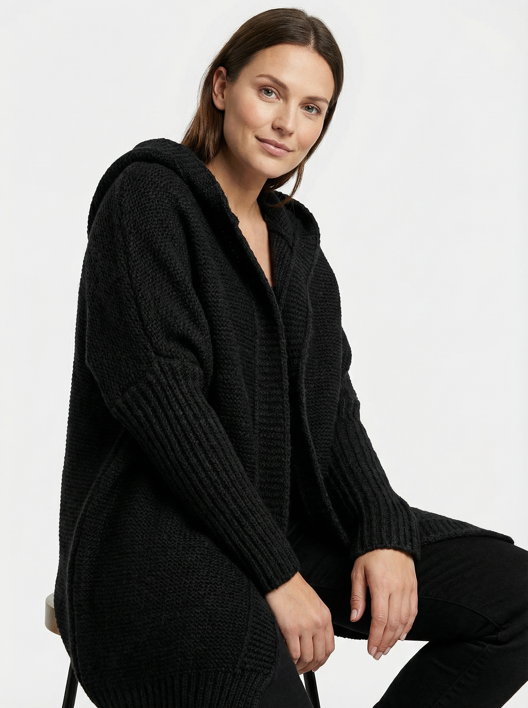 Kuscheliger Strickmantel mit Kapuze