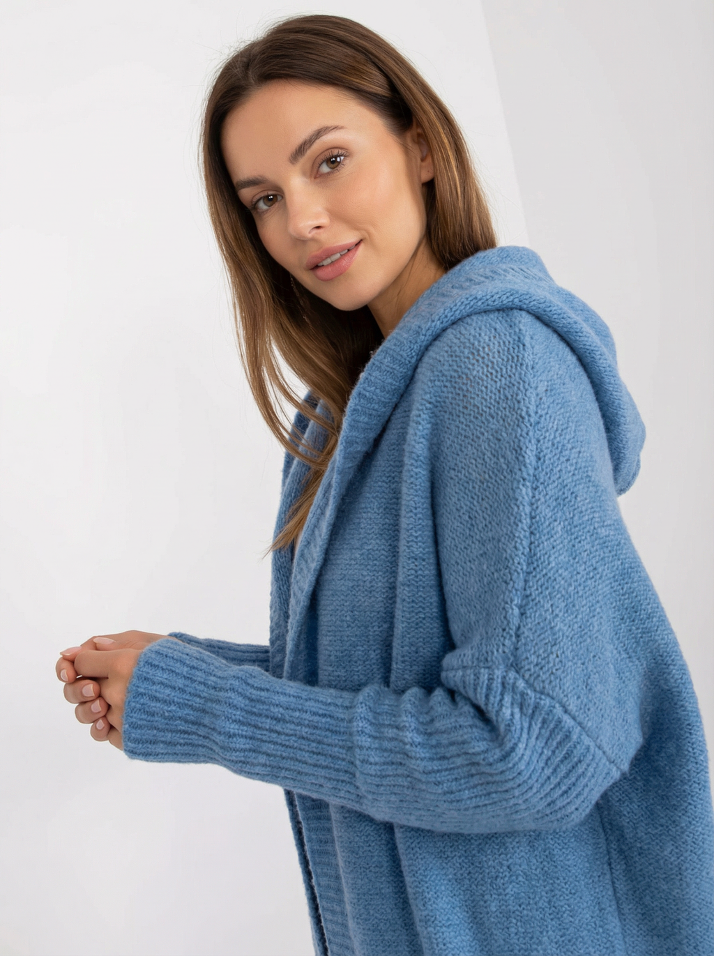 Kuscheliger Strickmantel mit Kapuze