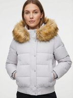 Gesteppter Wintermantel mit Kunstfellkragen