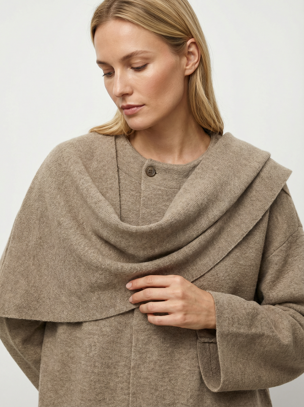 Asymmetrische Strickjacke mit Schalkragen