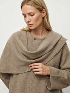 Asymmetrische Strickjacke mit Schalkragen