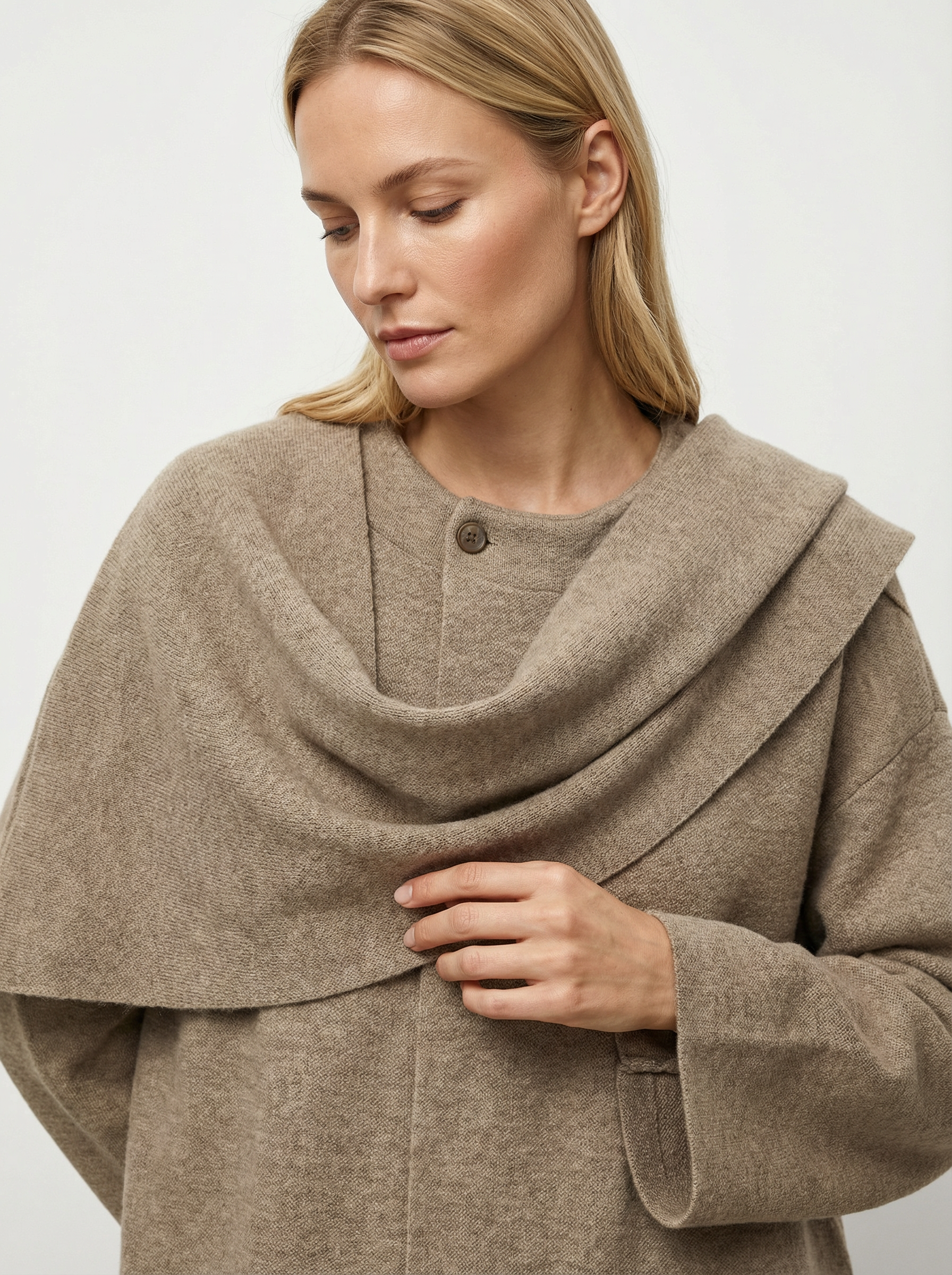 Asymmetrische Strickjacke mit Schalkragen